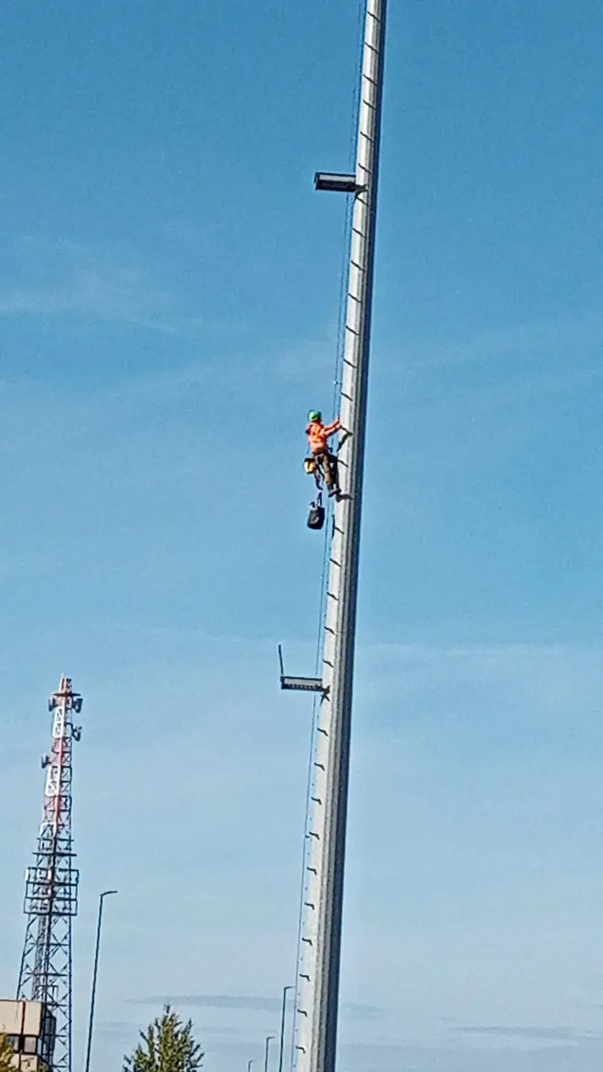 Industriearbeiter klettern von Höhenarbeit X-5001 UG