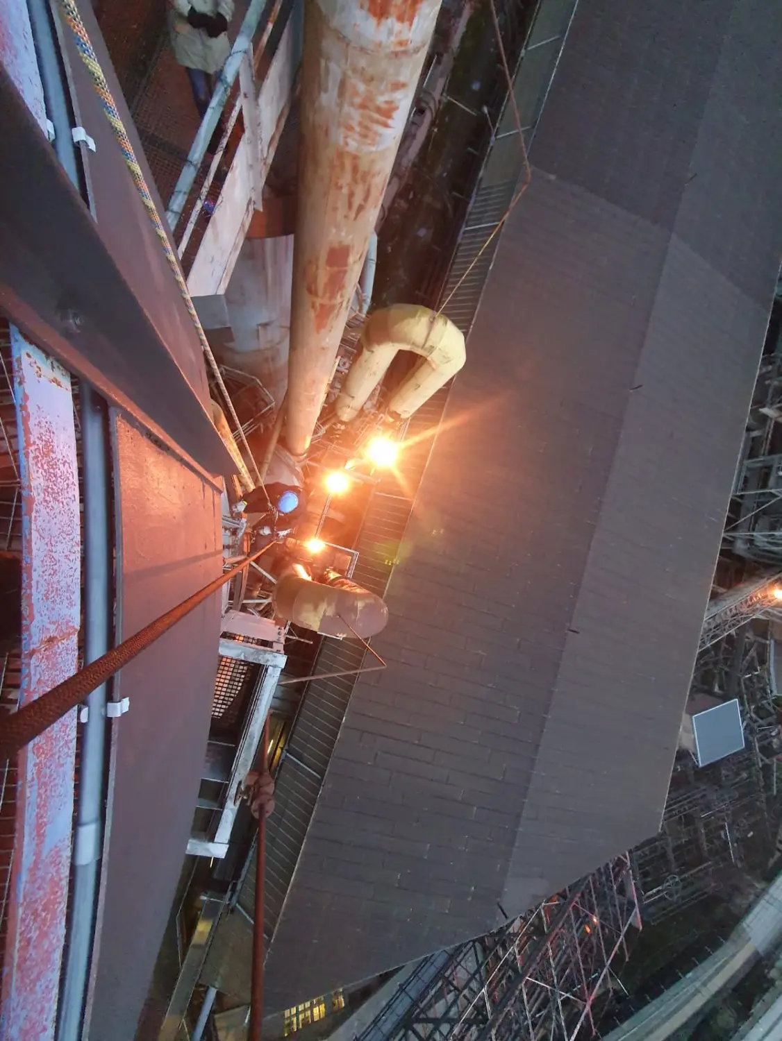 Industriearbeiter klettern von Höhenarbeit X-5001 UG