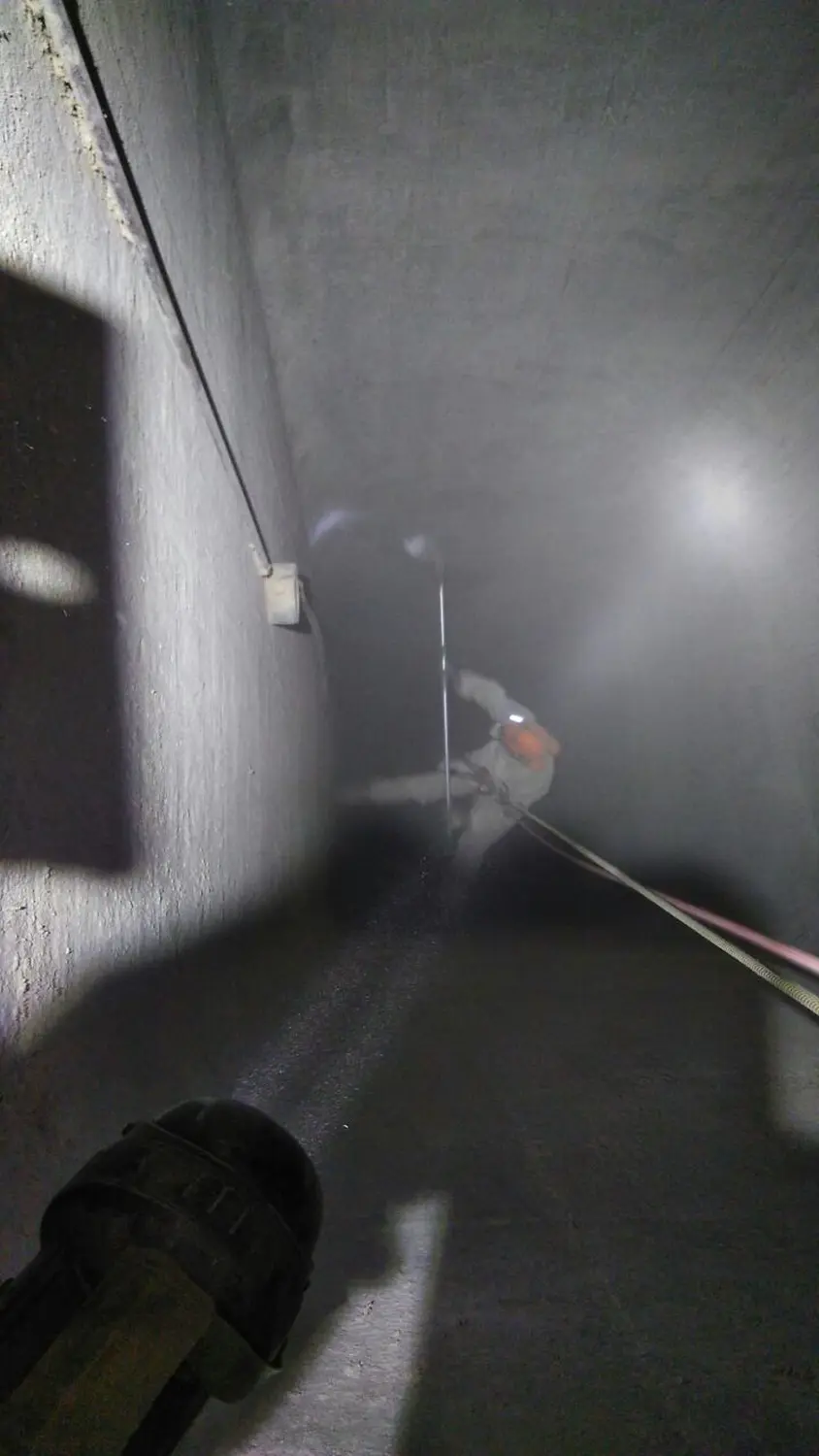 Industriearbeiter klettern von Höhenarbeit X-5001 UG